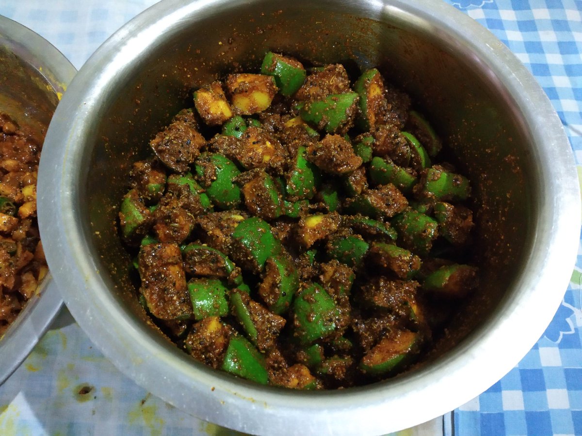 Sneeha_'s tweet image. I have made those deliciously tangy &amp;amp; sweet achars for the year. 😋
Here's the picture of my home-made achars( Aam ka &amp;amp; Mix  DesiChane ka Achar) 

#ILoveAchar
#RamdevFood