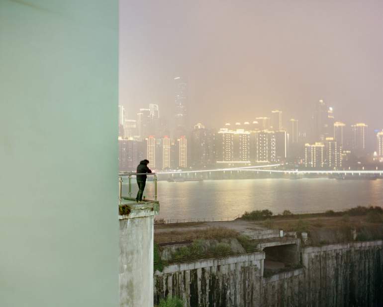 PHOTO_Magazine's tweet photo. Les deux lauréat.e.s du 26e Prix HSBC pour la Photographie, Aassmaa Akhannouch &amp; Cyrus Cornut, s'exposent à la Galerie Esther Woerdehoff à Paris.
https://t.co/T1vWXMvLBH

#photo #photoofficiel #PrixHSBC #estherwoerdehoff #expo https://t.co/kViBHXzC8E