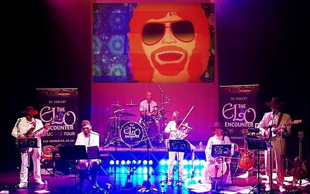 WELOVECONCERTS1's tweet photo. ELO Encounter
01/08/21 - @StPeterSudbury  - 7.30pm
More info/Tickets: https://t.co/lKkIFqSwpz
@ELOEncounter 
#elo #electriclightorchestra #1970s #rockmusic #progressivepop #Poprock #artrock #livemusic #gigs #concerts #sudbury #Suffolk #followme 
Follow us to hear about more shows https://t.co/PnybETgta1