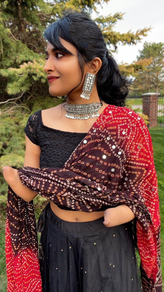 MalvikaIyer's tweet photo. On the eve of my bomb blast anniversary, I'm wearing Amma's dupatta that she wore on 26 May 2002, the day I lost my hands. Soaked with her blood, tears, and courage, this dupatta is my greatest treasure. It reminds me how I never let my past define my future. 
Never give up. ❤️ https://t.co/xWWDrZeoBI