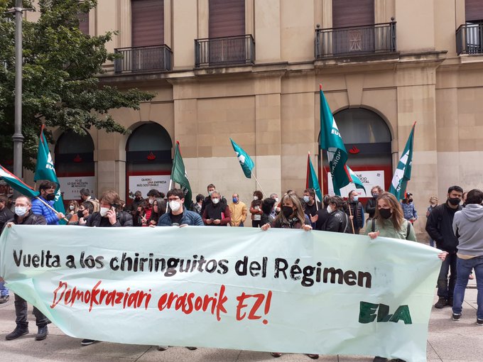 Hoy nos hemos concentrado para denunciar que el Gobierno de Navarra está recuperando los mismos criterios antidemocráticos de los tiempos de Sanz y Barcina #VueltaAlRegimen

Nafarroako Gobernuak jarrera hau aldatu arte protestan jarraituko dugu