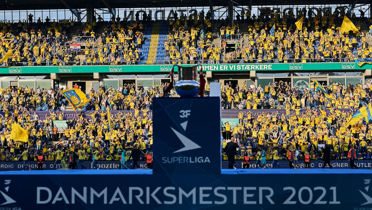 BrondbyIF's tweet image. Kære Brøndby-fans

Den her er til jer! 💛😍💙 #DanskeMestre2021

Foto: Getty Images