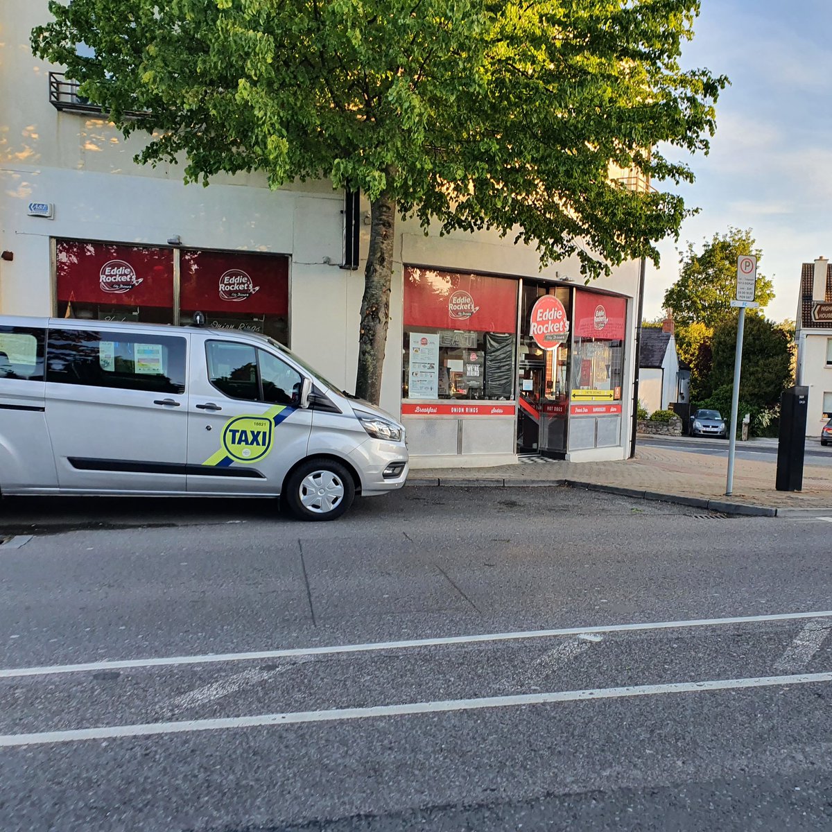 Swords and surrounding areas, up to 8 passengers,  wheelchair ♿ , credit cards,  all Airports in Ireland,  call 01 840 11 11 or 01 80 80 800