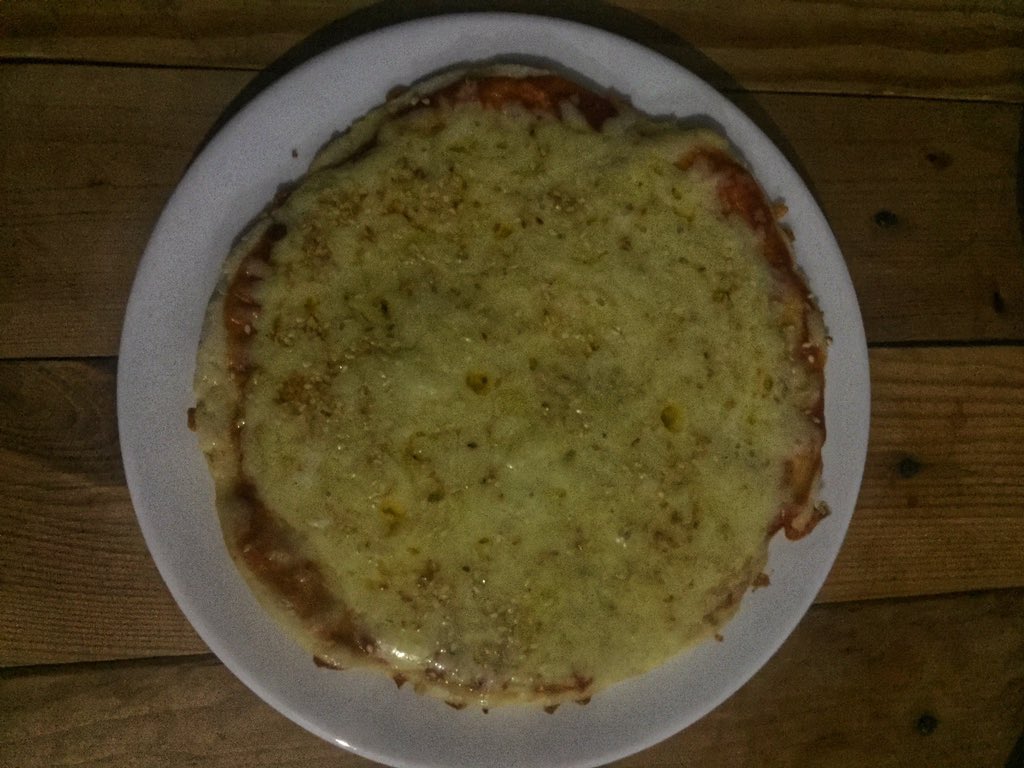 waynerjohn's tweet photo. how do you like your home-made cheese pizza? 

mine with roasted sesame seeds on top. 😋😋😋 https://t.co/0tWaISHcYQ