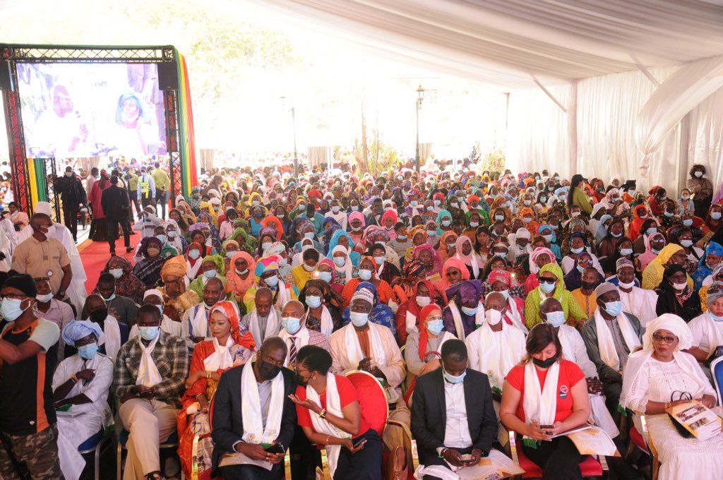 Je porte également à votre connaissance, le partenariat qui a été scellé entre le FODEM et la Mastercard Foundation, à travers le programme «10.000 Jambaars» pour accompagner et encadrer 10.000 jeunes et femmes entrepreneurs au Sénégal.