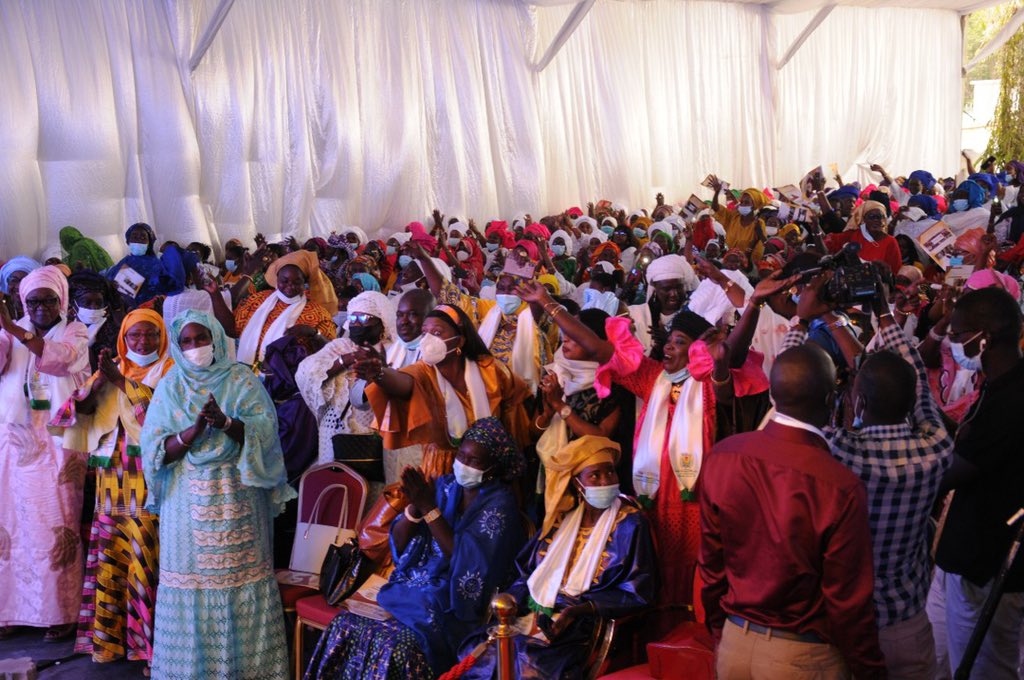 <a href="/villededakar/">Ville de Dakar</a> à travers le partenariat avec l’<a href="/AIMFrancophones/">AIMF</a> (AIMF), la <a href="/MTL_Ville/">Ville de Montréal</a> et l’Ecole des Entrepreneurs du QUEBEC va créer l’Ecole des Entrepreneurs de Dakar pour permettre à ces milliers de jeunes d’apprendre à entreprendre.