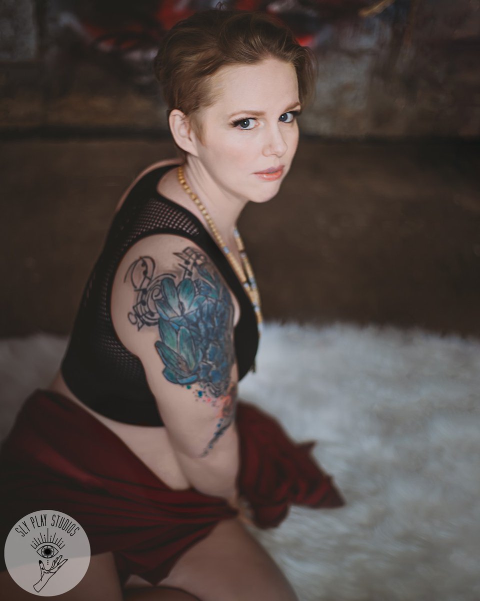 slyplaystudios's tweet photo. This shoot with the gorgeous Hannah was one of the first inside Sly Play Studios. I sometimes miss the bare concrete floors and graffitti on the back doors 🎨
.
.
.
HMUA makeupjedi  #hamont #boudoir #boudoirphotographer #boudoirstudio #empowerment #intimateportraiture #slyplay https://t.co/arBckfRbVw