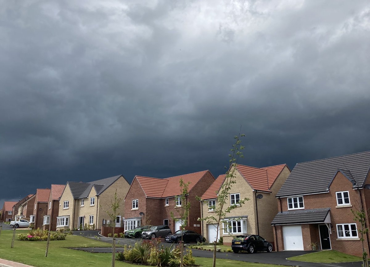 Looks like Malton is about to get some @northyorkswx @Schafernaker @JonMitchellITV @UKWX_ @UKWeatherLive @WeatherAlex @bbcweather @Hudsonweather @Weather_Nathan @StormchaserUKEU @WeatherCraig