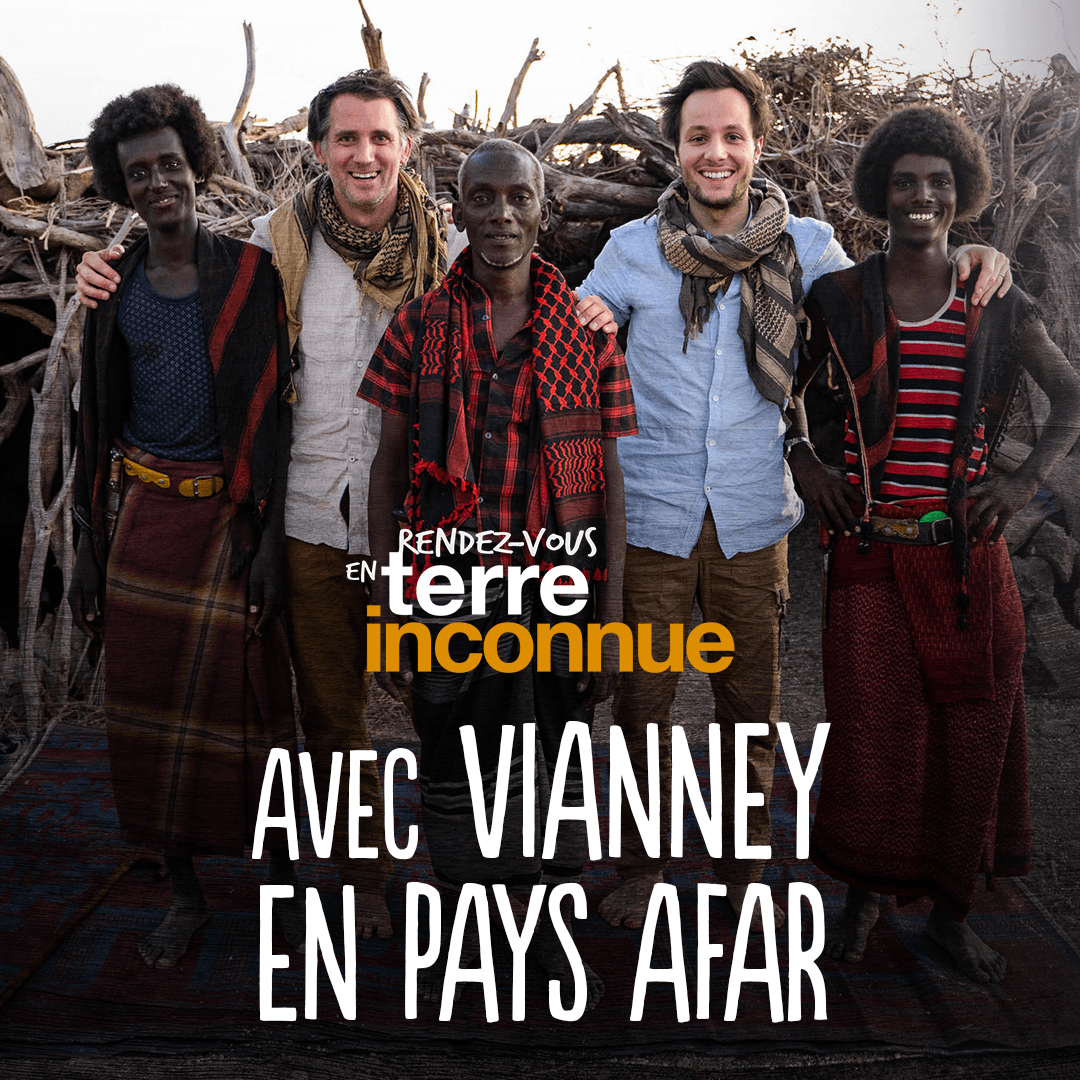 FranceTV's tweet photo. Croyez-nous, ce voyage va vous émouvoir et vous faire un bien fou.

Tout de suite, regardez #RDVETI avec @VianneyMusique et @RdeCasabianca.

▶️ https://t.co/QyJQKtSfen https://t.co/Ea9JsX8Hi6