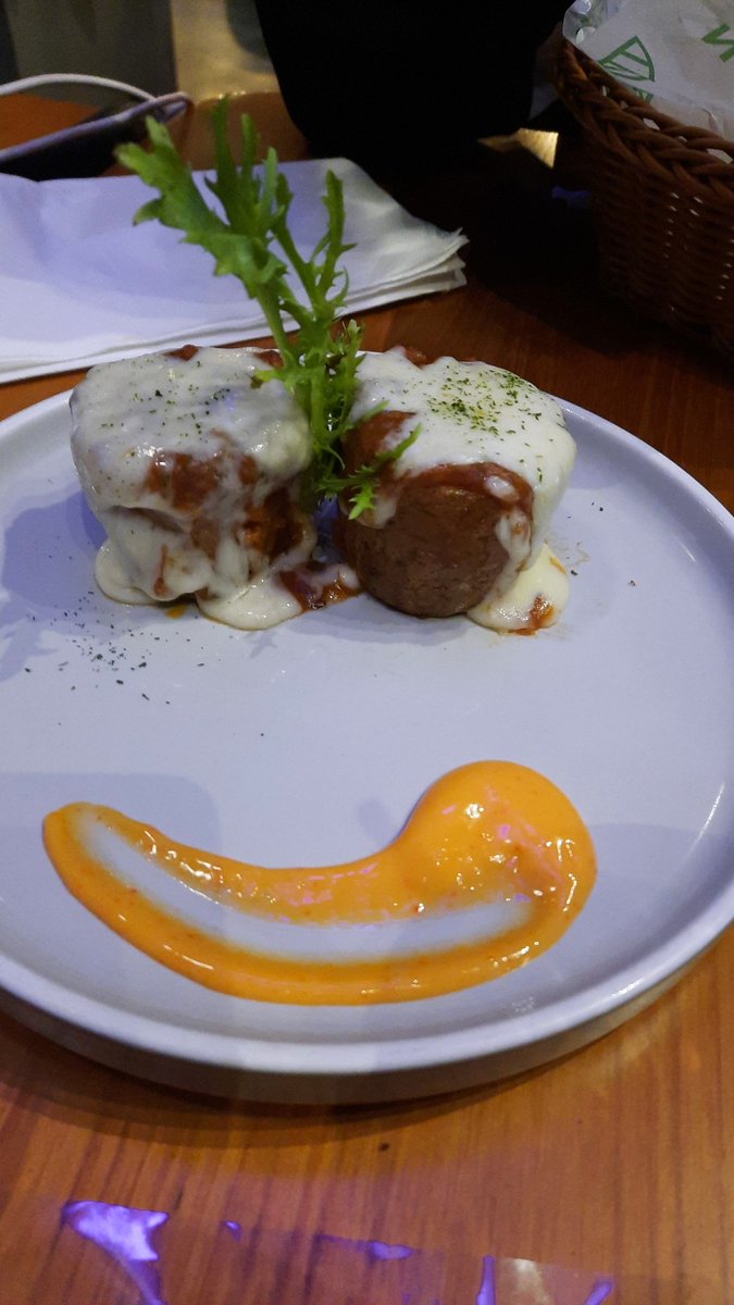 bilasabil's tweet photo. Ngerasain makan di Jardin Resto, Kota Bandung. Lucu juga tempatnya. Makanan nya juga enak. Puas buat nongki. Btw maap foto nya cuman adanya ini aja. https://t.co/pquKA7Ei5r