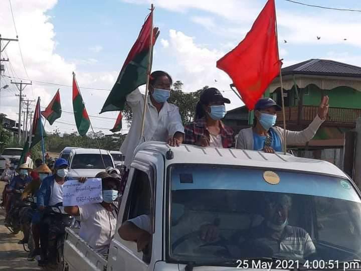 Lay2_474's tweet photo. Despite the military’s tight security, the Hpakant Lone Khin protest against military coup was successful this evening. #May25Coup  #DeclineSACEdu  #WhatsHappeningInMyanmar https://t.co/QSew0Cagjn