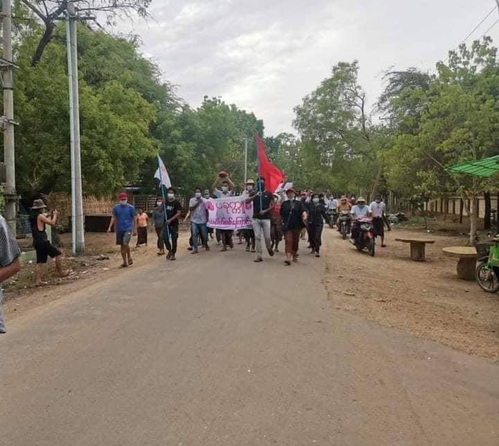 Lay2_474's tweet photo. Anti-coup main strike in #Pakkoku was held this evening. #May25Coup  #DeclineSACEdu  #WhatsHappeningInMyanmar https://t.co/WTaWtmXnza