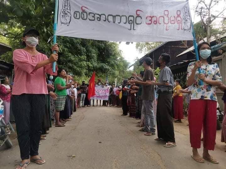 Lay2_474's tweet photo. Anti-coup main strike in #Pakkoku was held this evening. #May25Coup  #DeclineSACEdu  #WhatsHappeningInMyanmar https://t.co/WTaWtmXnza