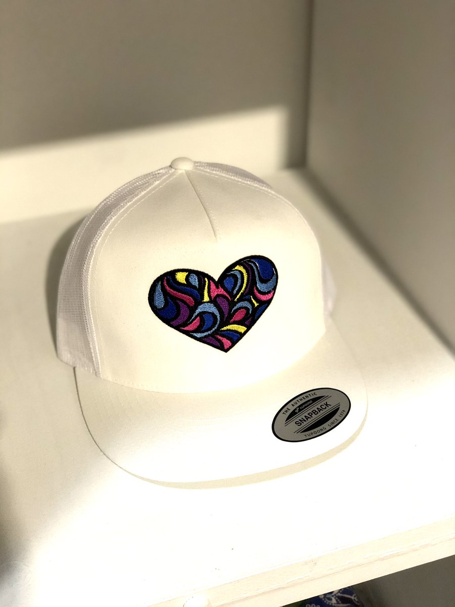 lutherw10715567's tweet photo. Louie Wri - Spread Love Hats #lwart #louiewri #fashionart https://t.co/CSHic46pgt