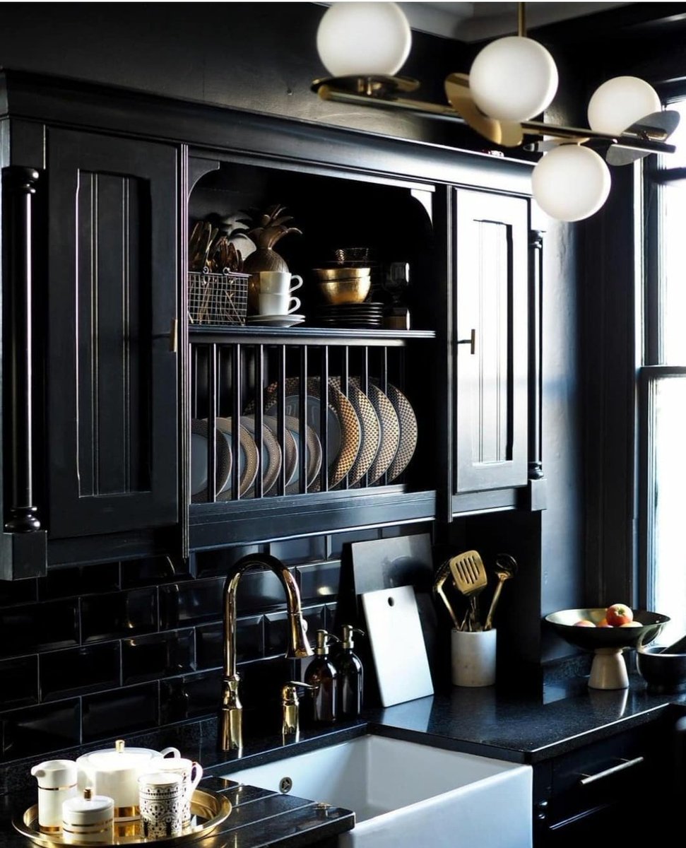 Redesigning the kitchen in the cottage, since I am not allowed to do much 🖤