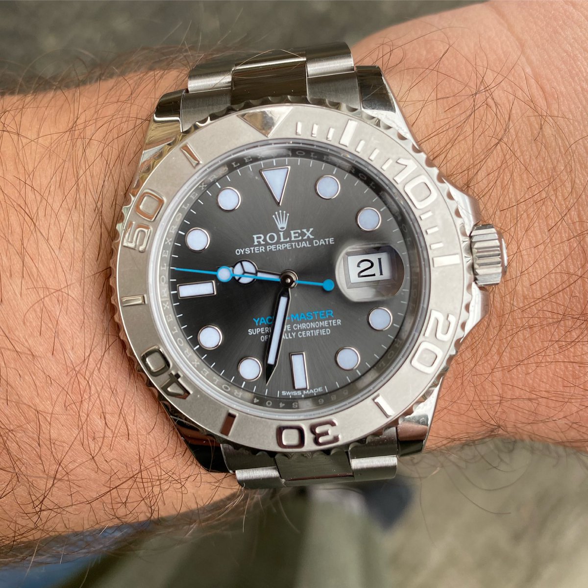 elitewatcheslo1's tweet photo. Rhodium Yachtmaster 40 🛥 🌪 Got to be the best daily surely 🤔 💭 🔥 #116622 2016 full set in stock #rolex #yachmaster https://t.co/CdzcLw0u3u