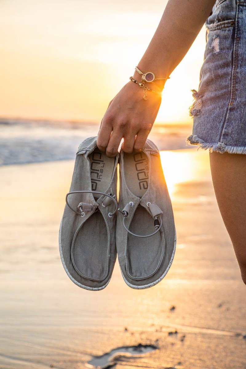 TheBootJackSC's tweet photo. @HeyDude shoes provide all the comfort you need. #shoes #chs https://t.co/CbAA9FfFSq