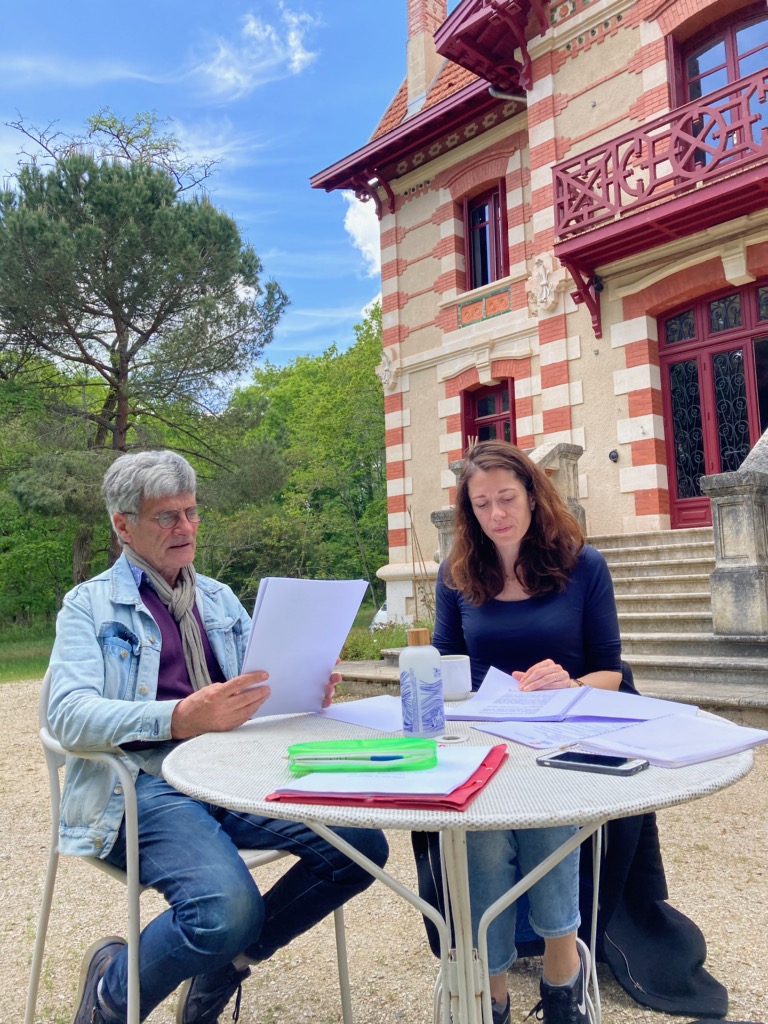 OARAquitaine's tweet photo. Une semaine de résidence au Chalet Mauriac coréalisée par l'OARA avec la complicité de @ALCA_NAquitaine pour @bernardblancan et Guy Lenoir qui travaillent avec @MBesserie à l'adaptation théâtrale de son roman "Le tiers temps". À voir la saison prochaine en @NvelleAquitaine. https://t.co/KWed233Wgx