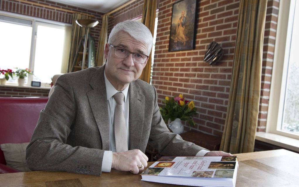 refdagkerk's tweet photo. Prof. dr. F. van der Pol: Dit gaat over omgang met Schrift https://t.co/NxFIpfw1Iw https://t.co/WrBHsFHYyl