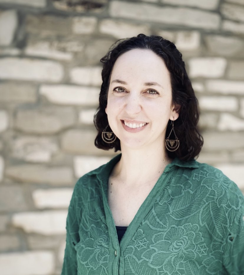 Congratulations to Erin Aparicio, Primary Guide and Teacher of the Year at Rodriguez Montessori! We appreciate your dedication to your students and wish you continued success!