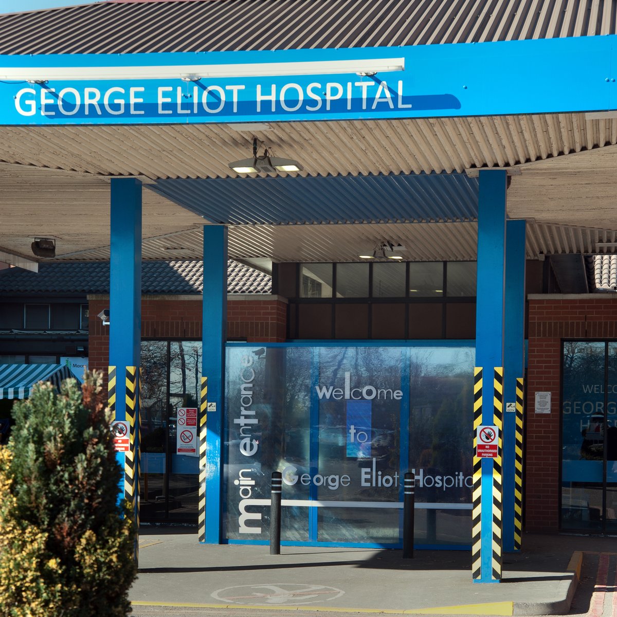 happyhealthycw's tweet photo. Local people aged 40+ will be able to book a #coronavirusvaccination at George Eliot hospital from today for the next 7 days between 08:30-16:30. Bookings can be made here▶️https://t.co/aaXMYmT3ZD @GEHNHSnews #CovidVaccine #GetVaccinated https://t.co/xhGjyuDkAG
