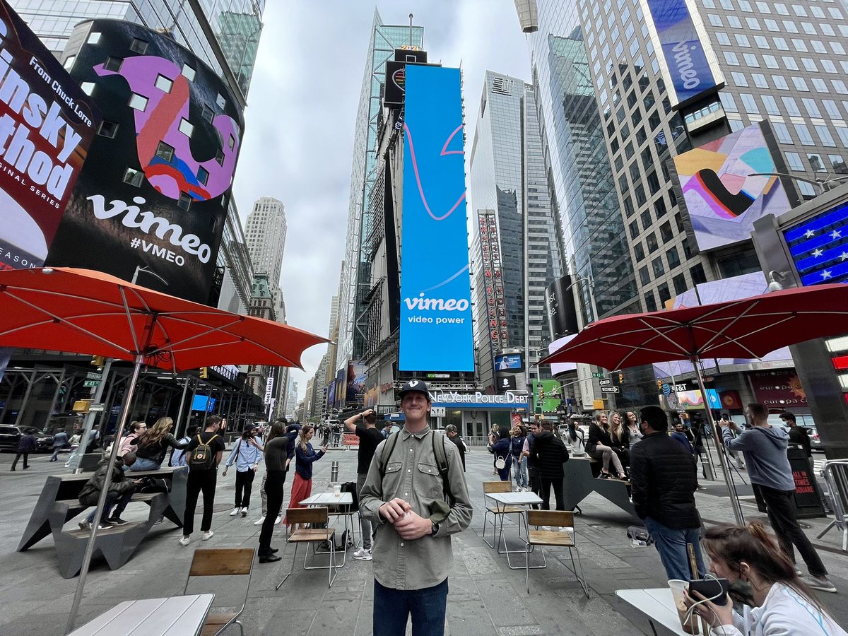 BKcorinnelawson's tweet photo. So proud of my bro and all of @Vimeo ! Congrats on your @Nasdaq open! #vmeo #videopower https://t.co/VUG2eZpi8T