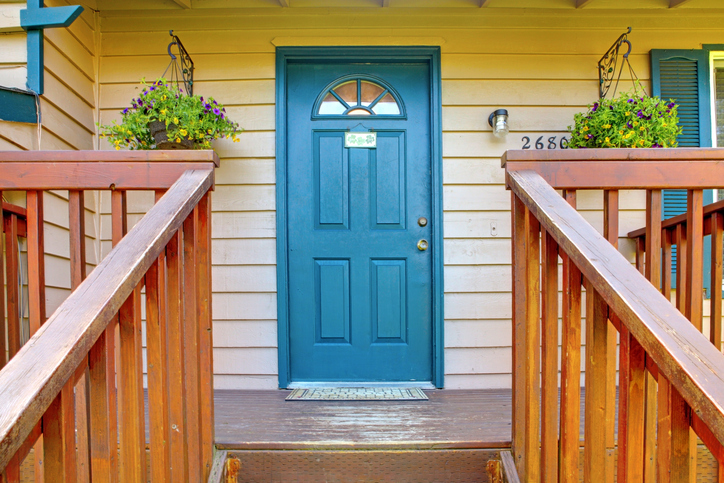 balance_1st's tweet photo. A fresh coat of paint for the front door can attract potential buyers to your house. #curbappeal #homesellingtips  https://t.co/hFrCiiQRUy https://t.co/hQWzlfiGzP