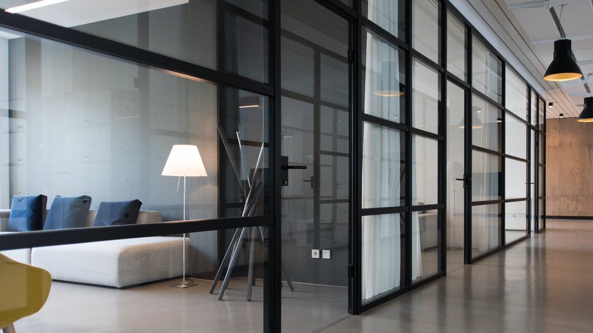 ThorburnAssoc's tweet photo. Designing rooms with glass walls? Check out our article "Glass Walls: Fact versus Fiction" to learn some things to keep in mind! https://t.co/gKjQwBeHmG https://t.co/sNP9keRBi5