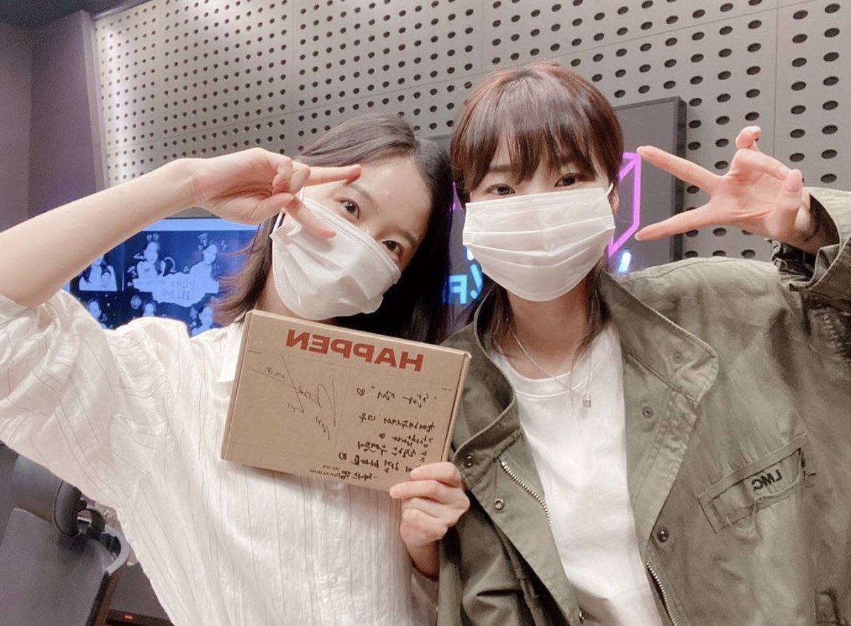 heizesdiary's tweet photo. Heize and Kang Hanna on the studio of KBS Cool FM's Volume Up! 💙

#Heize #헤이즈 #Happen #HeizeIsComing https://t.co/a7hYHgSEko