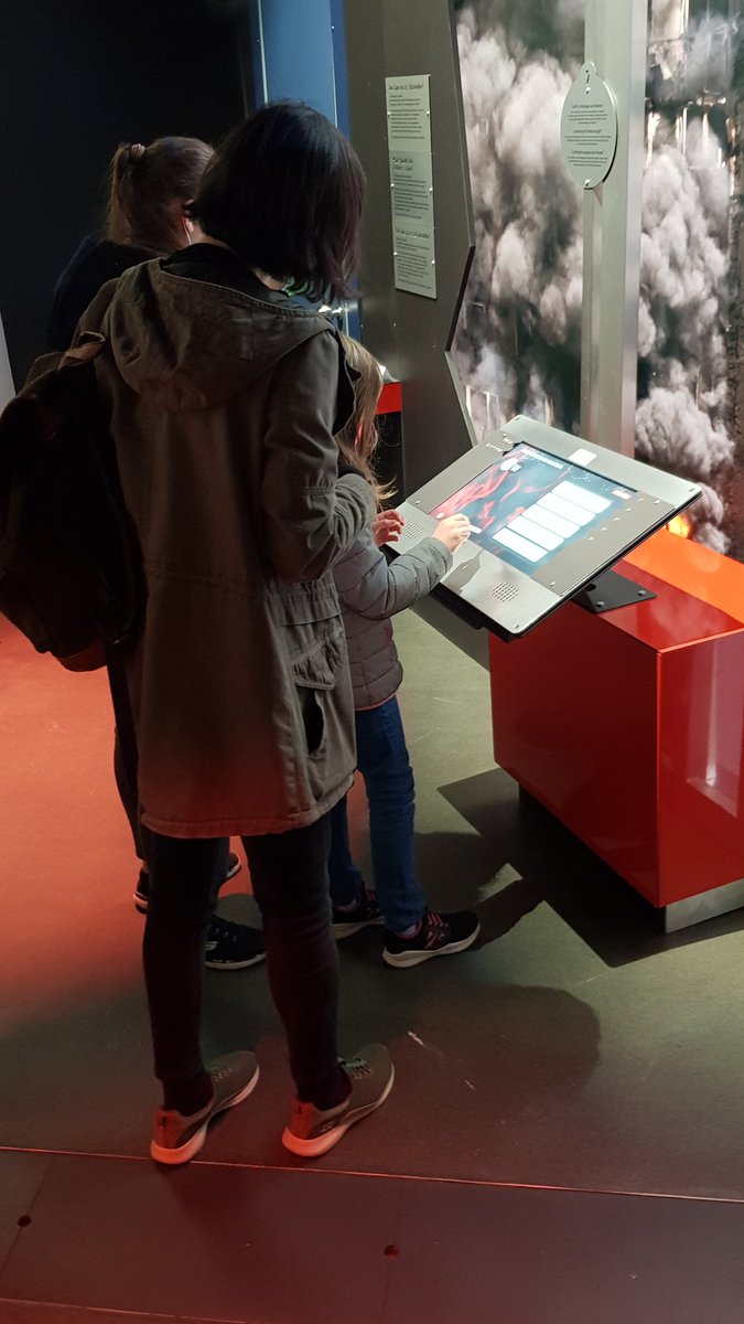 Espace_sciences's tweet photo. [Réouverture] 🔥
C'est reparti ! L'Espace des sciences est désormais ouvert. Vous pouvez dès aujourd'hui (re)découvrir l'#expoFeu et le #LaboMerlin. On est très heureux de vous retrouver 🤗 ! N'hésitez pas à réserver via https://t.co/TmIpS9UGr5 https://t.co/PsyB5rz98E