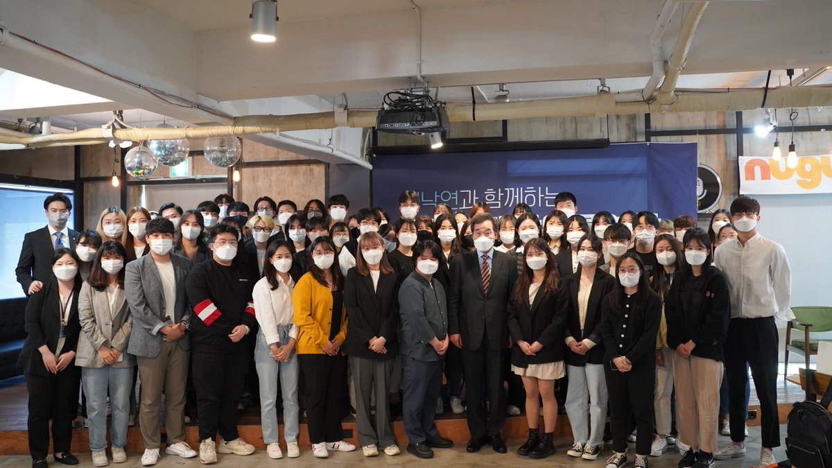 서울권 대학 언론연합 청년기자단 간담회. 대학생 등 청년들의 고민과 관심사를 청년기자들이 묻고 제가 답변드리는 식으로 2시간 가까이 소통했습니다. 제가 많이 배웠습니다. 청년들께 도움되도록 섬세하고 대담하게 대처하겠습니다.