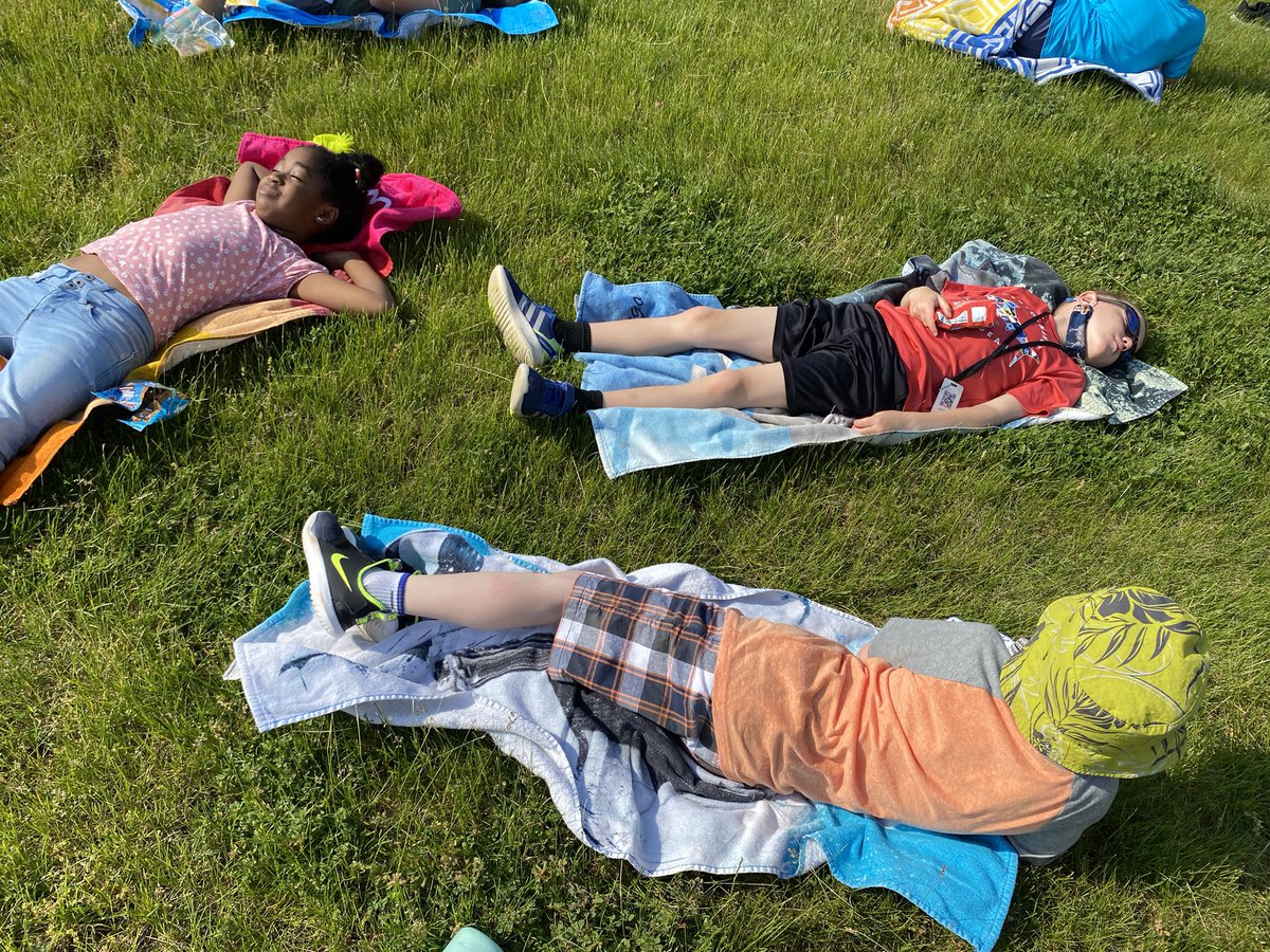 HornadayTweets's tweet photo. Some students took relaxing on Beach Day to the max during snack time! #WeRMV @FESElem @mvcsc_district #2ndGrade #10DayCountdown https://t.co/j1aftg0WIc