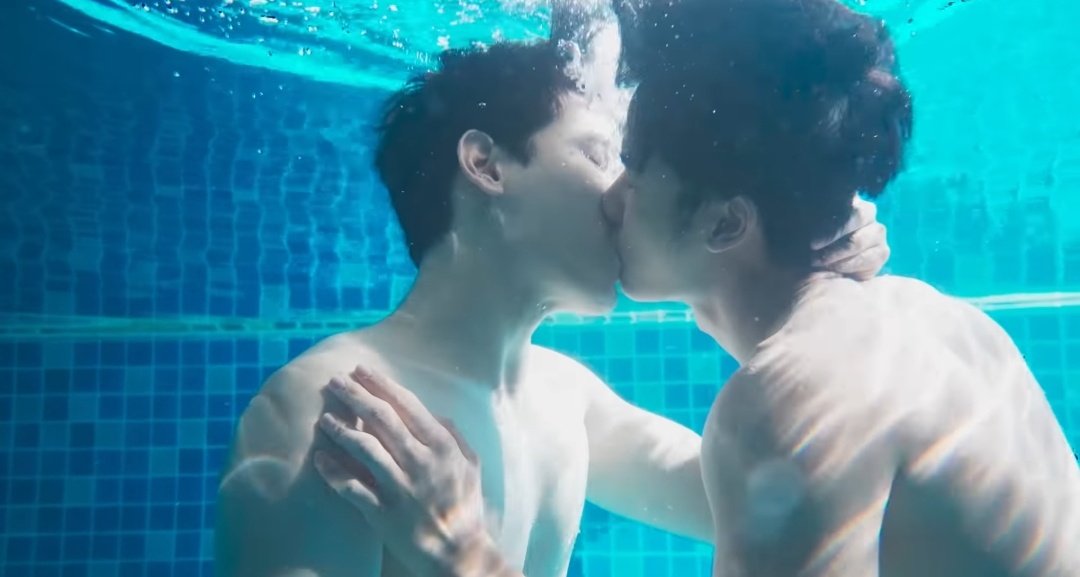 taytawan1991's tweet photo. I will never get tired of rewatching Dark Blue Kiss because I love PeteKao (as much as I love TayNew) so much 😭💙
I'm still hoping for PeteKao marriage please :((((
#DarkBlueKissEp12 #PeteKao #TayNew #taynewmissinghours https://t.co/fdb6mNesKH