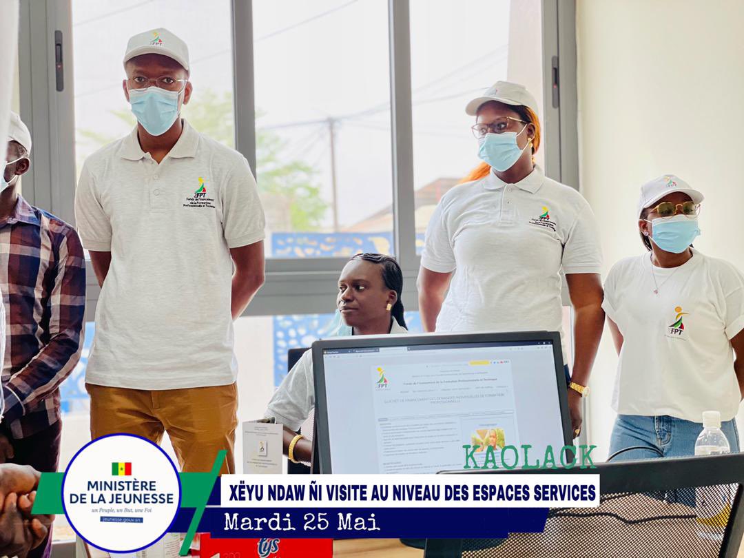 MISE EN ŒUVRE DU PROGRAMME « XËYU NDAW ÑI » 
En compagnie de mes collègues en charge de l’Emploi et de l’Economie Numérique, j’effectue une  visite au niveau des « Espaces Sénégal Services » devant abriter les plateformes « Pôles-Emploi »facebook.com/72508459461431…