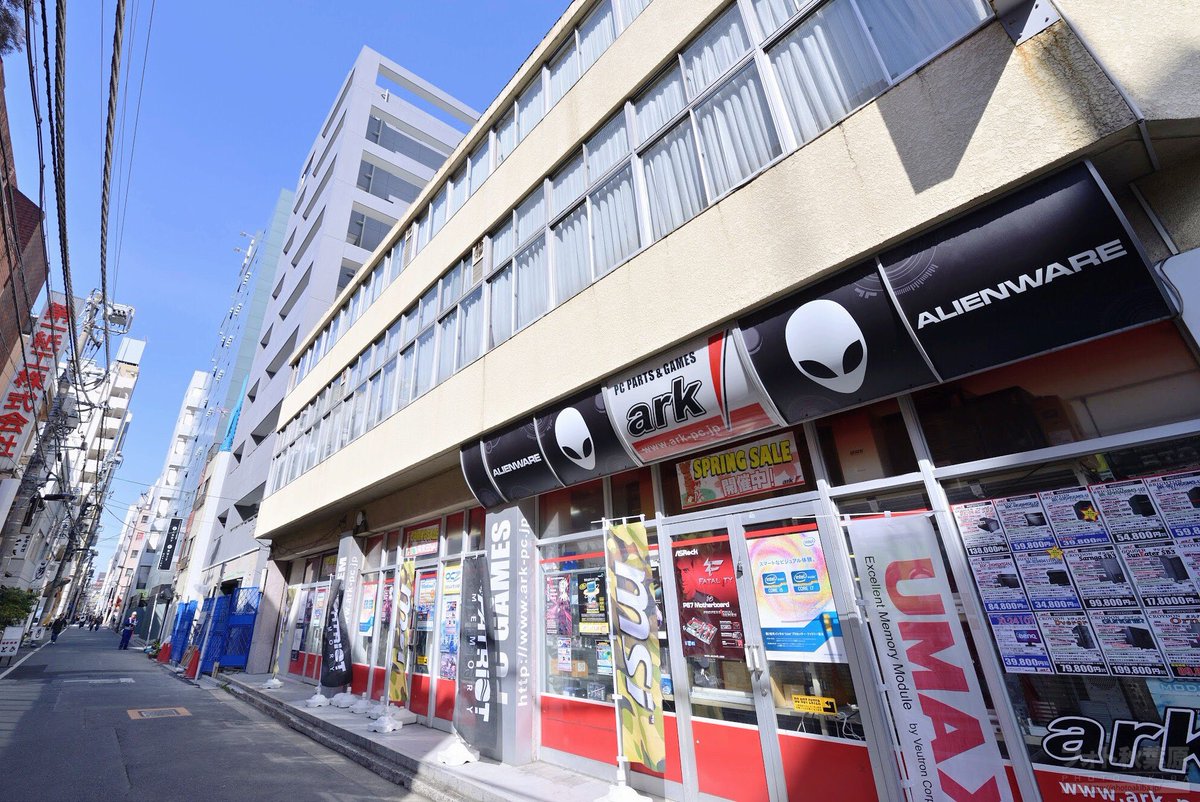 PhotoAkiba's tweet photo. 創業20年周年のパソコンショップ アーク(ARK)ですが、そういえば現在の場所(通運会館)へ出店してから今日で13年(2006年5月27日)でした。秋葉原進出は17年前(2002年10月12日)で、それ以前の川崎での店舗が20年前だそうです。
(写真2枚目は10年前・3枚目は6年前・4枚目は8年前) https://t.co/kDKlxdpZkv