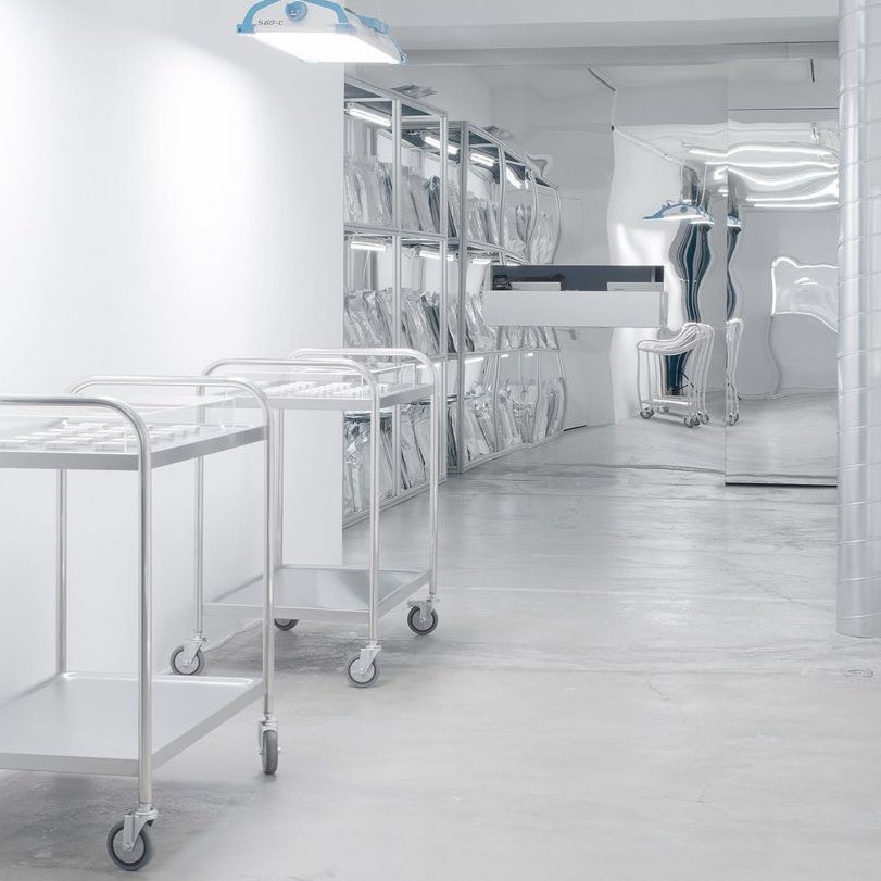 RedjQLF's tweet image. PNL dévoilaient la première collection de leur marque Que La Famille il y a 2 ans 🫀👕

Une nouvelle collection ça vous dit ? ⏳