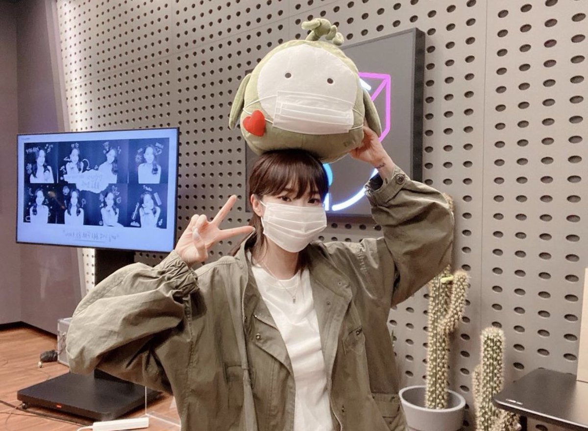 heizesdiary's tweet photo. Heize on the studio of Kang Hanna’s KBS Cool FM's Volume Up! 💙

#Heize #헤이즈 #Happen #HeizeIsComing https://t.co/AOpY3PPHN2