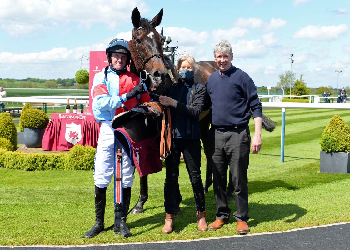 Race 2 - Penley Novices' Handicap Hurdle

1️⃣ Mossing (4)
2️⃣ Zip Pearl (3)
3️⃣ Captain Courageous (1)
4️⃣ Danger Money (5)