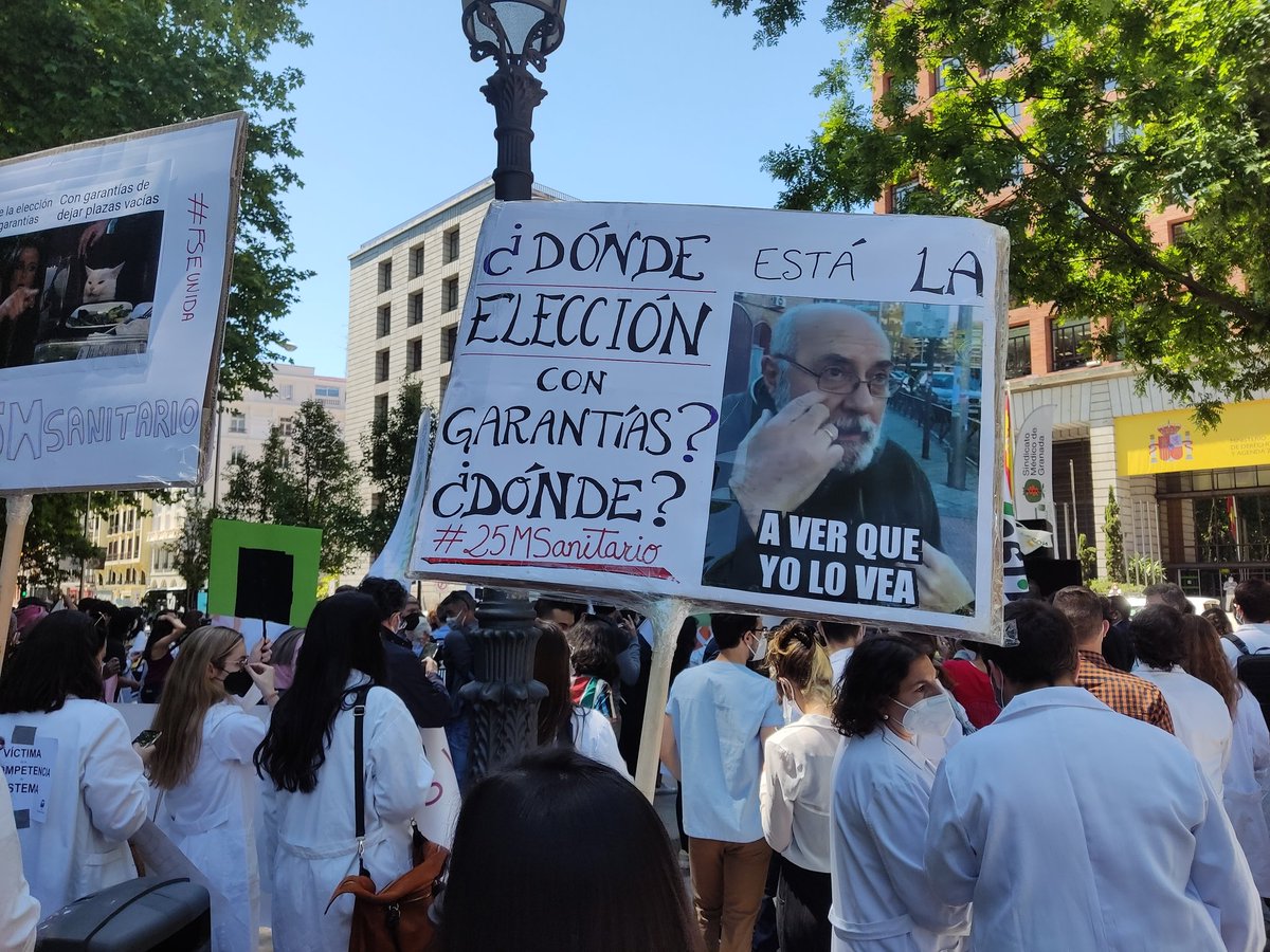 justtmar's tweet photo. Orgullosísima de haber sido parte y testigo hoy de la lucha por nuestros derechos y los de nuestros futuros pacientes. He estado encantada, la gente era educadísima, majísima, ha sido maravilloso.
Juntos a tope ante todo 🏥👊🏽🩺
#25MSanitario #FSEdiceNO #FSEenlucha https://t.co/V4UxCG05VX