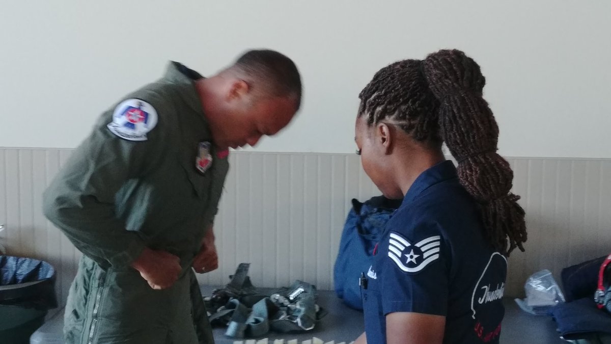Track and Field Gold Medalist <a href="/bryanclay/">Bryan Clay</a> getting ready for his flight this morning with the <a href="/AFThunderbirds/">Thunderbirds</a>. <a href="/KOAA/">KOAA News5</a>