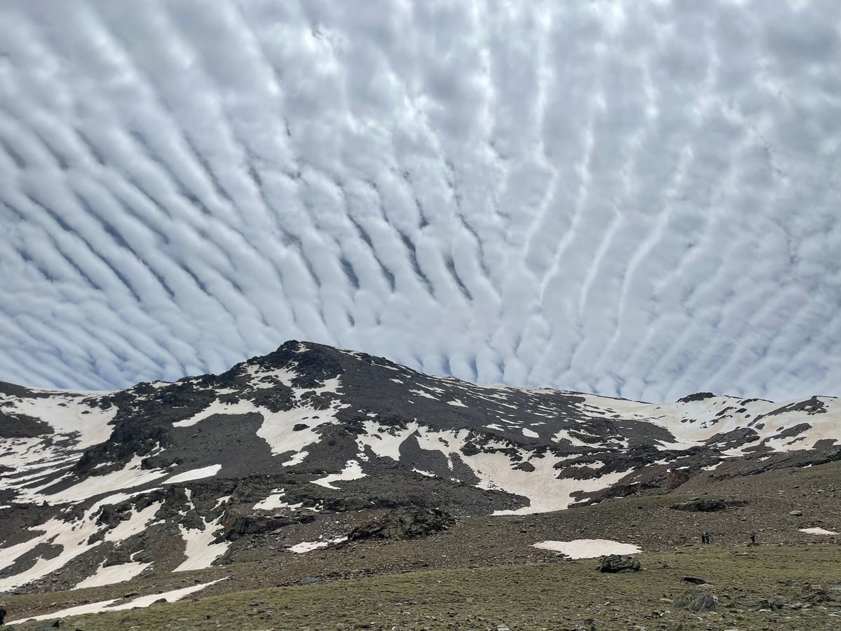 Fuimos a disfrutar del espectáculo del deshielo y nos encontramos de propina el espectáculo en el cielo. 
¿Le ponemos título?