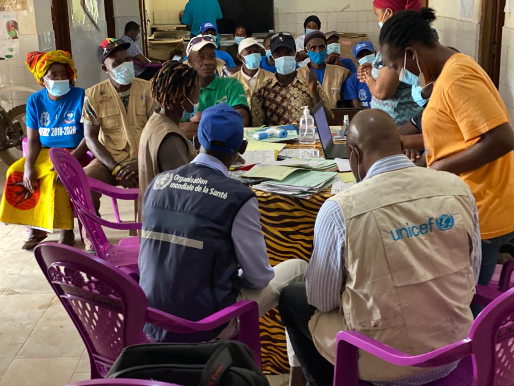guinee_oms's tweet photo. #Riposte #Ebola :#Briefing des #superviseurs #Moso et point focal #CREC de la S/P de #Soulouta sur la remontée des #alertes, la promotion de la pratique de #prélèvement des #Deces et l’acceptation des #admissions au #CTEPI. @WHO @UNICEFGuinea @anss_guinee @GouvGuinee #Vaccination https://t.co/N2U09l6Z2q