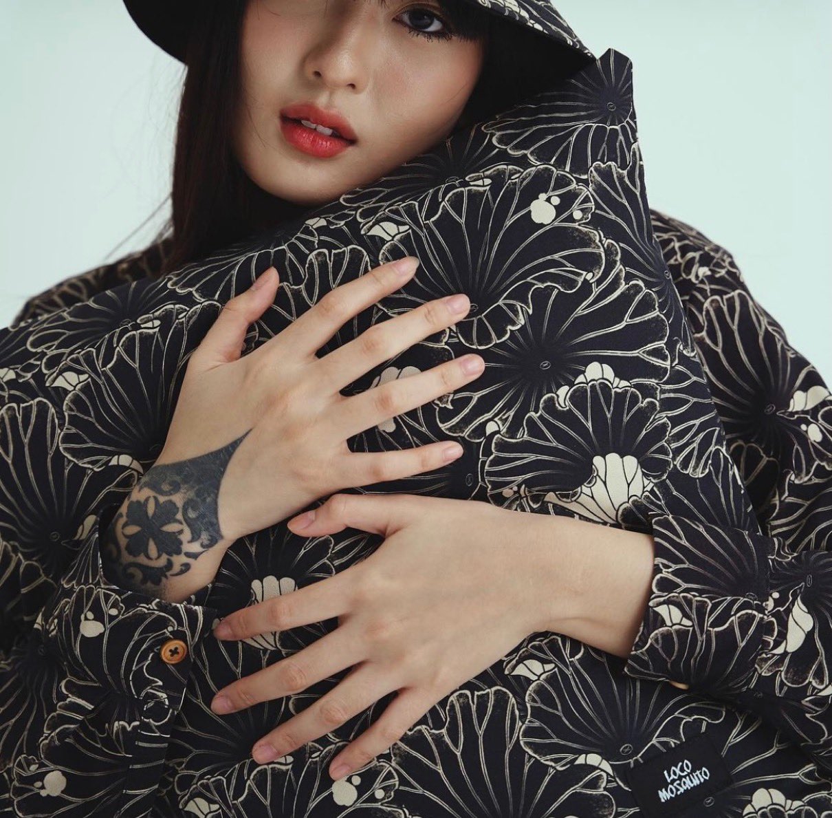 LOCO MOSQUITO×GAKKIN 黒蓮葉パンツ-