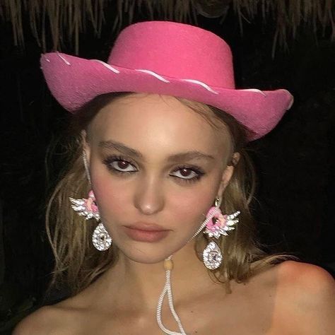 CottonBrosPromo's tweet photo. Happy birthday to the stunning Lily-Rose Depp! 
-
#HappyBirthday #LilyRoseDepp https://t.co/lDvjyN2Z4j