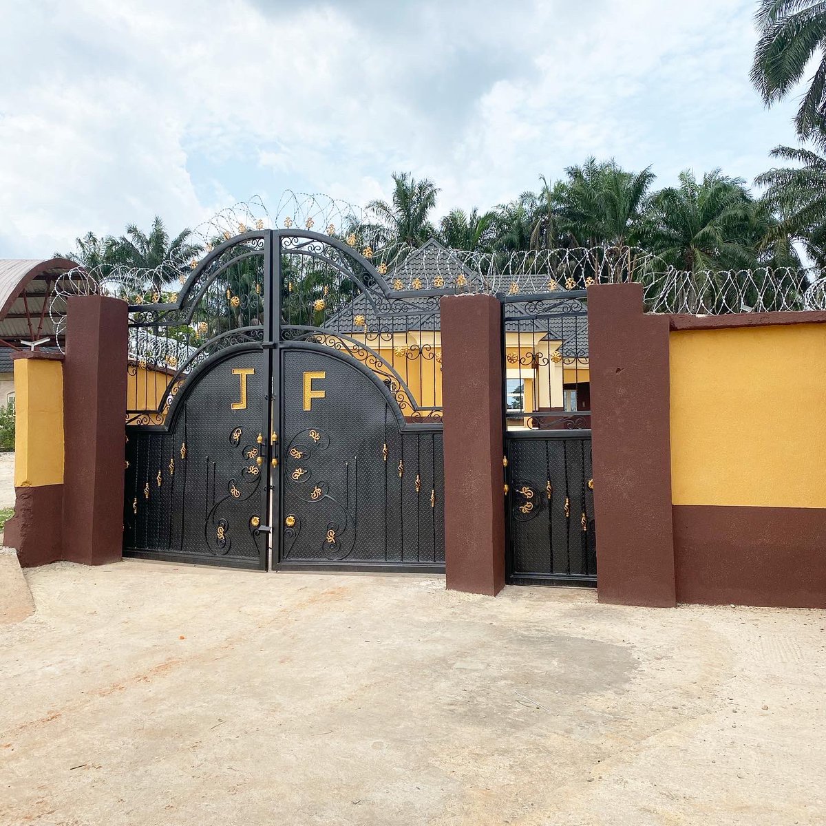 Since 2015, our goal has always been to build a community centre that will have innovative programs that will benefit vulnerable people in rural communities. 

Thankful for the progress we’re making in our pilot project in Dikenafai, Nigeria. 

#jfcharity #infrastructure #nigeria
