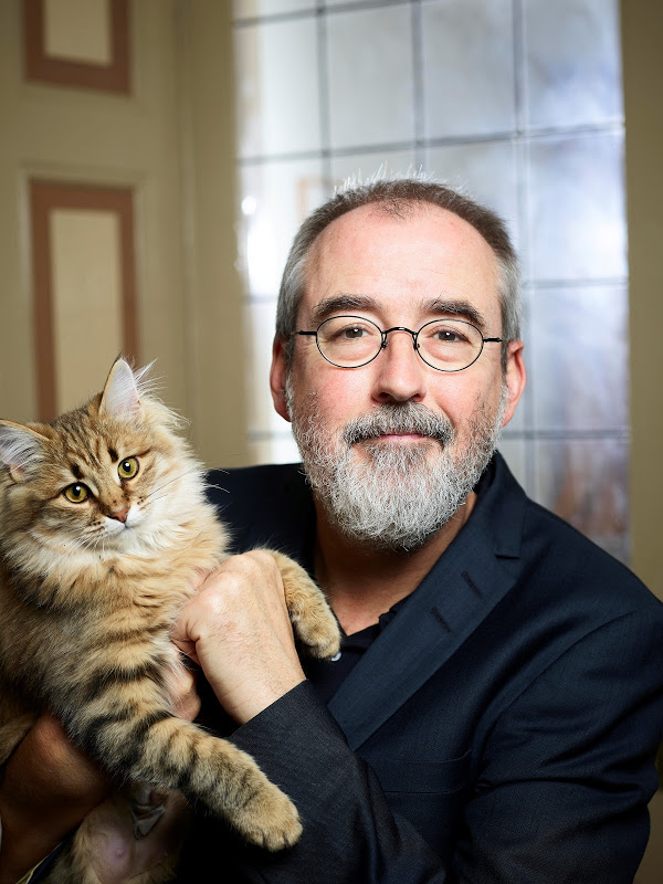 Informedics's tweet image. Ronald Giphart in actie voor onderzoek naar oogziekte dlvr.it/S0NXSF