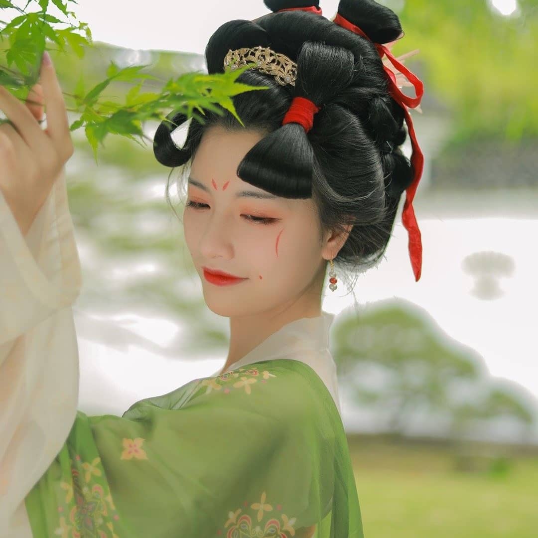 znksk3's tweet photo. 云想衣裳花想容，春风拂槛露华浓。
#傳統文化 #中華風
#ChineseCostume  #漢服チャレンジ
#汉服挑战 #한푸_도전 #China #汉服 #漢服 #한푸 
#Chinese_style #中国风 #中国 #ChineseCostume #chinesefashion #ChineseCulture #ChinaStory #Chinese_culture #hanfu_challenge #hanfu https://t.co/eEgGCR5GGt