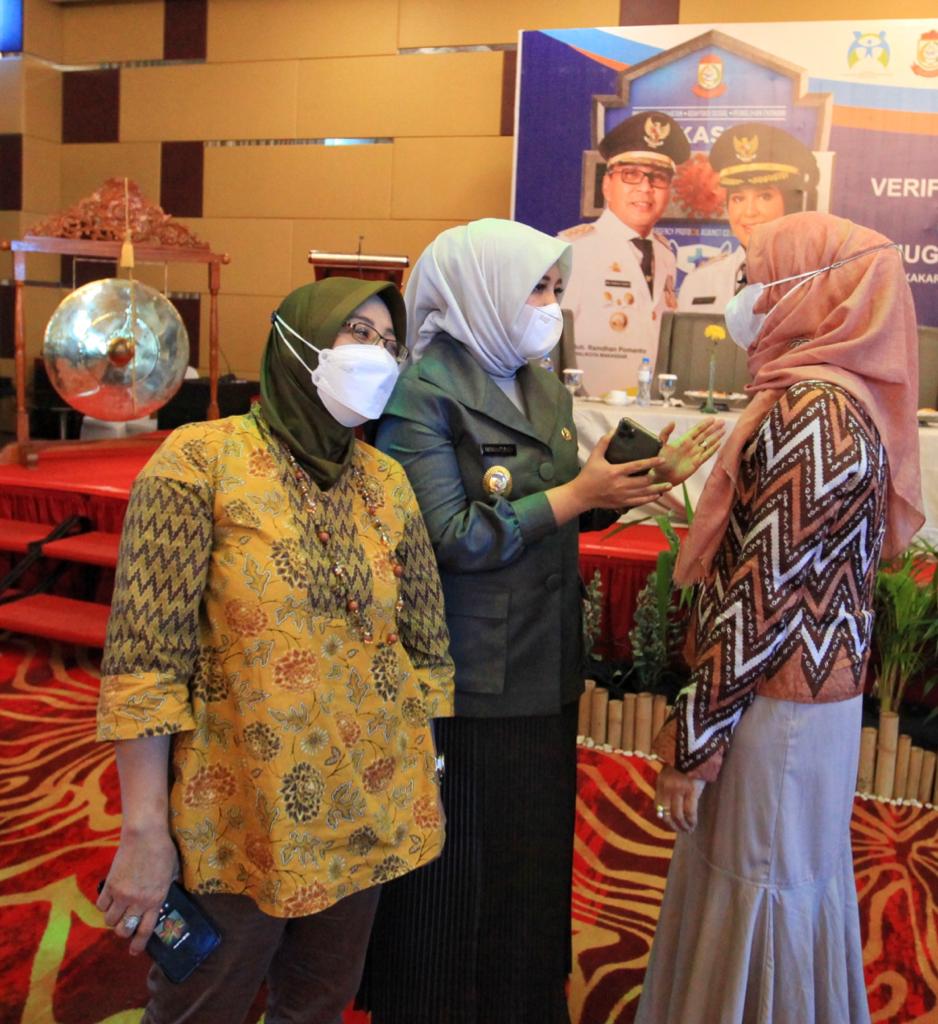 1001 topik jika diskusi dengan dua akademisi hebat di Makassar