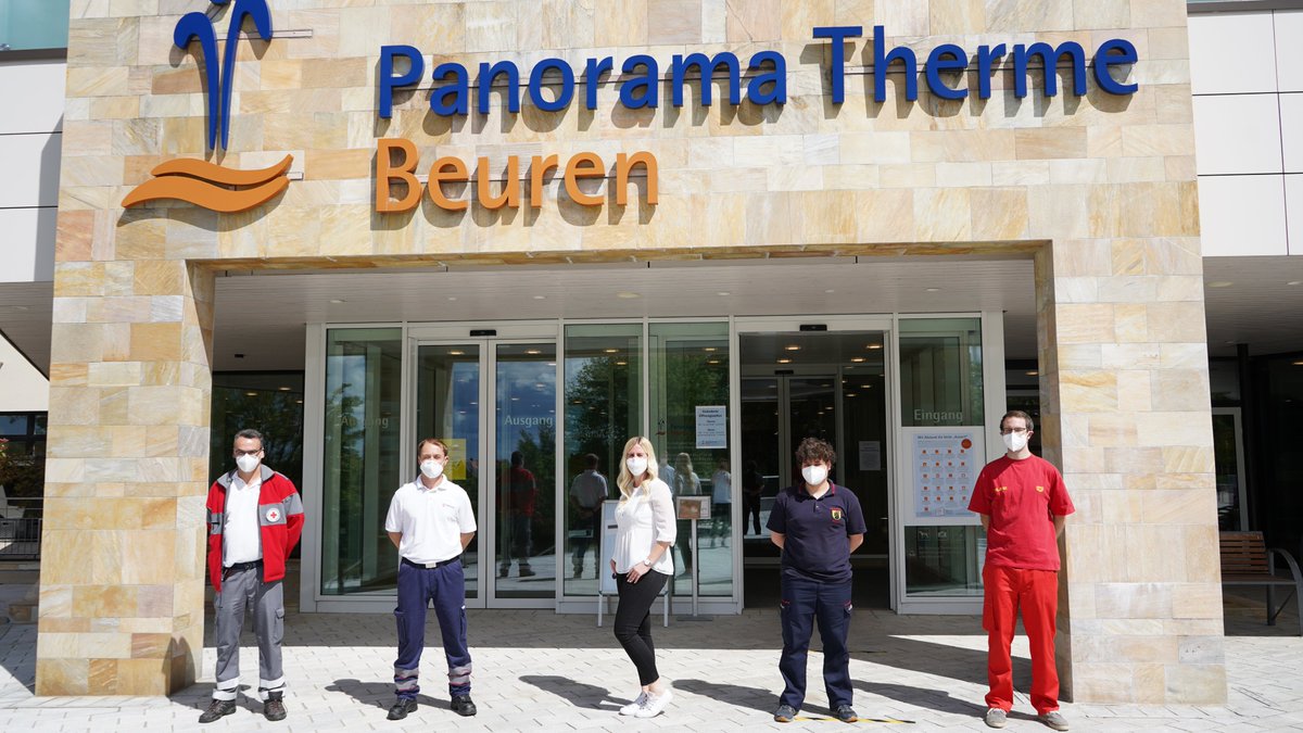 DLRG_NB's tweet photo. Wir waren wieder im lokalen #Impfzentrum Beuren aktiv!😍 Vielen Dank @roteskreuz_de und @FFw_Neuffen und allen weiteren Organisationen für die tolle Zusammenarbeit. #gemeinsamgegencorona❤️ https://t.co/hMeH7Rc3fv #impfen #corona
Unser Filmteam war auch dabei. Video folgt bald😉 https://t.co/OY8aKKAaa9