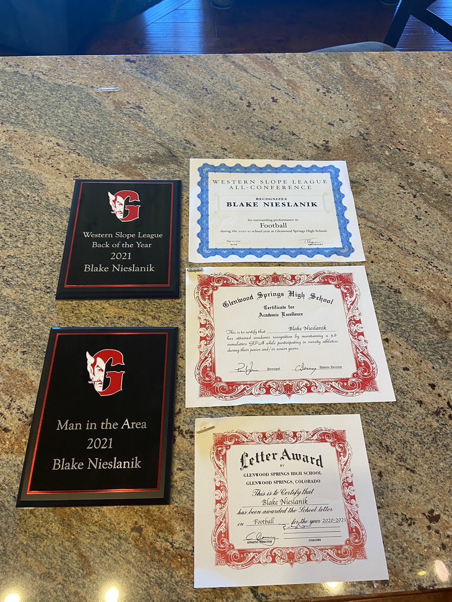 BlakeNieslanik's tweet photo. Blessed to be recognized at the 2021 football conference last night! 

Western slope back of the year
First team all conference 
Man of the year award 
Academic certificate for an athlete https://t.co/TpVk9xNbrB